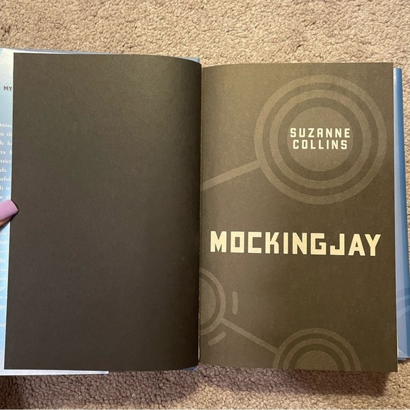 SOLD ON FACEBOOK Mockingjay Hunger Games Series Book - Picture 5 of 7